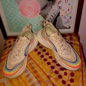 APL Sneakers Streamline size 7 white colored with multi stripes